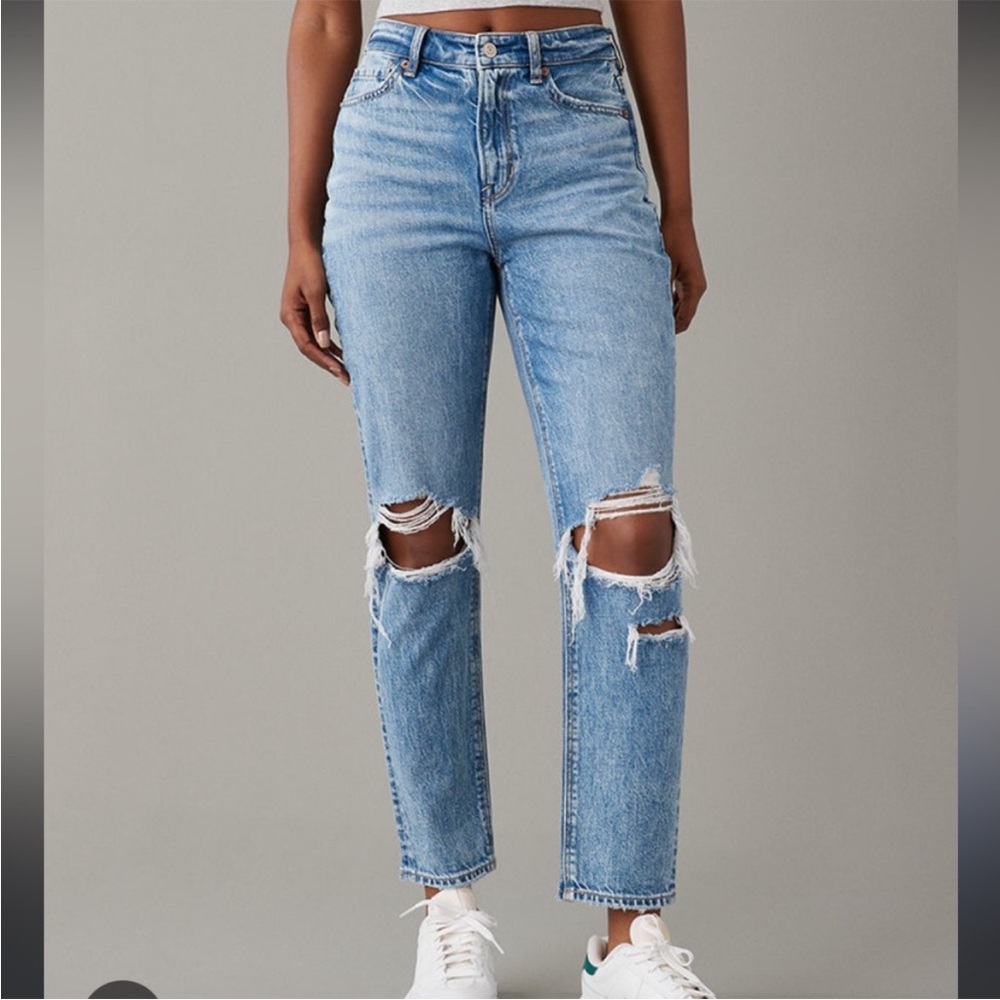 Women’s American Eagle Strigid Ripped Mom Jeans